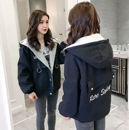 Fleece-lined women's denim jacket with fur collar, short