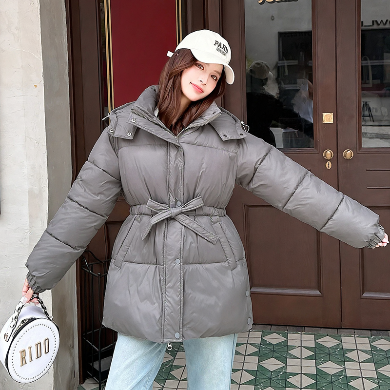 Loose, padded women's coat with waistline