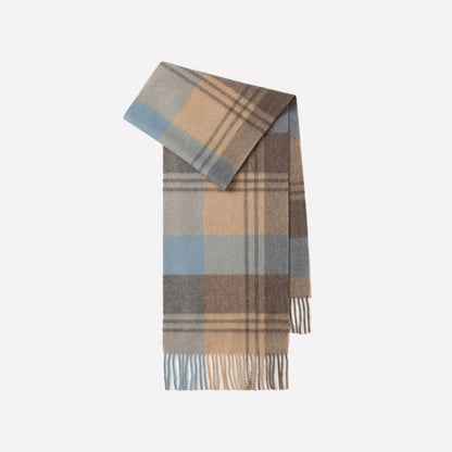 Classic scarf made of 100% wool with fringes