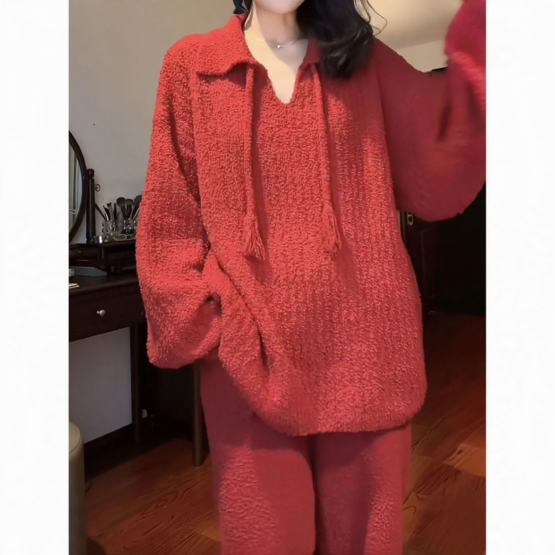 Warmer women's house suit made of plush, knit look
