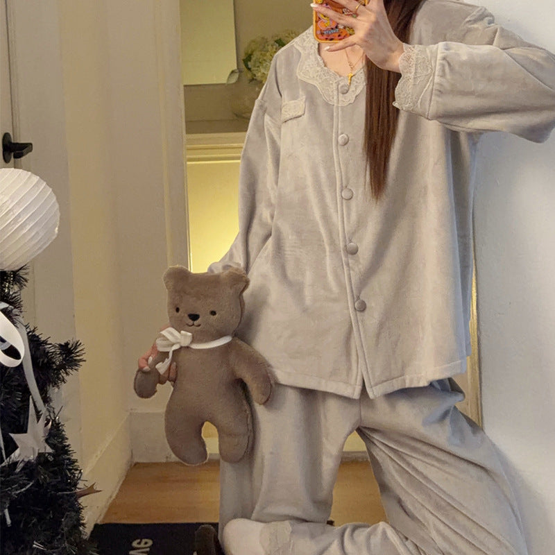 Women's house suit made of island fleece with lapel collar