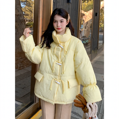 Short women's quilted jacket in oversized look with toggle buttons