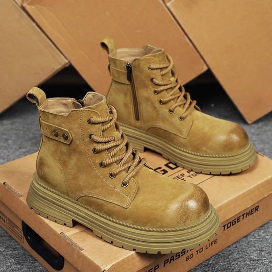 Robust men's leather boots in vintage style