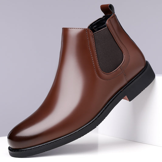 Robust men's work boots made of leather
