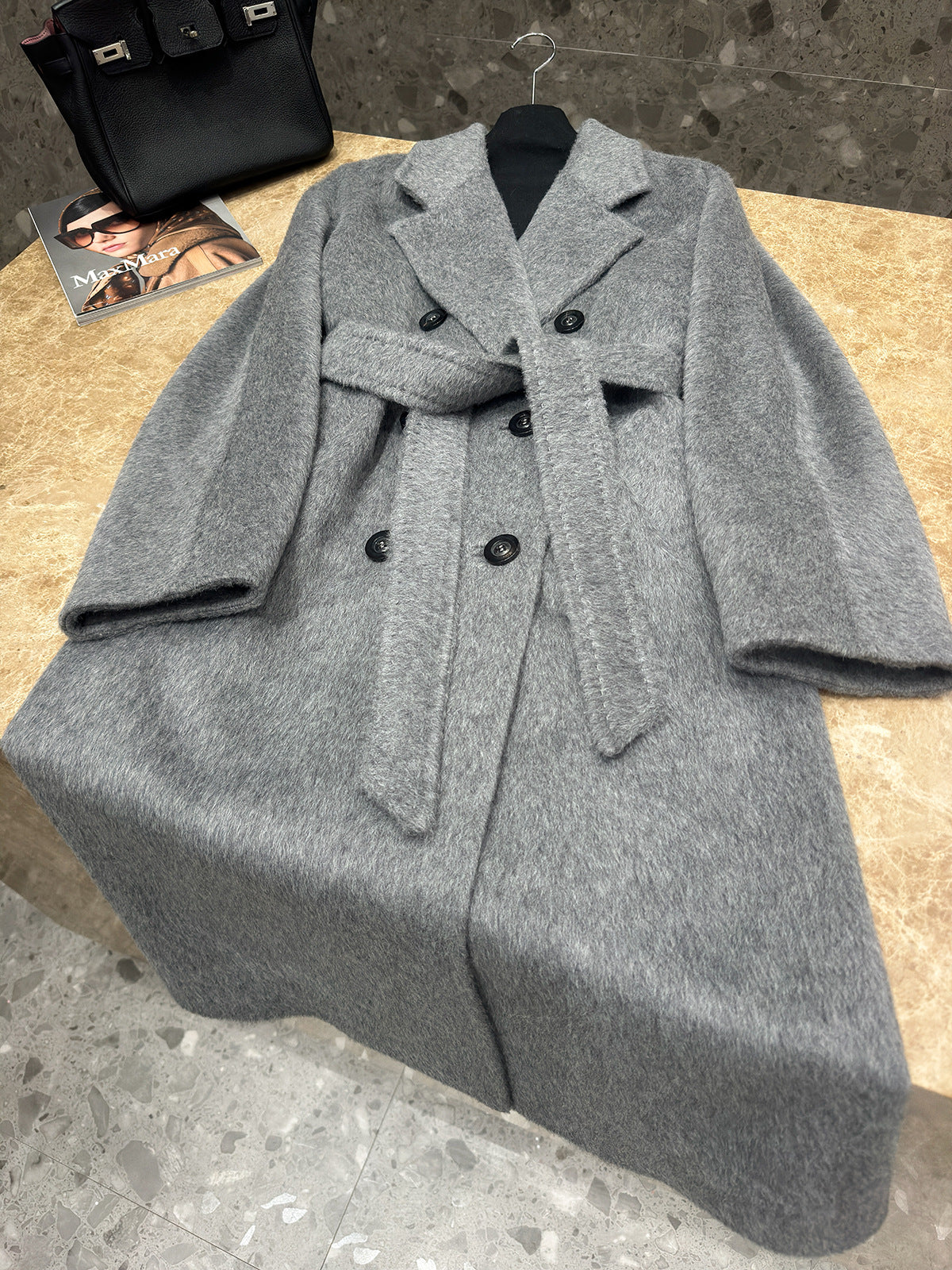 Long women's coat made of alpaca wool, handcrafted