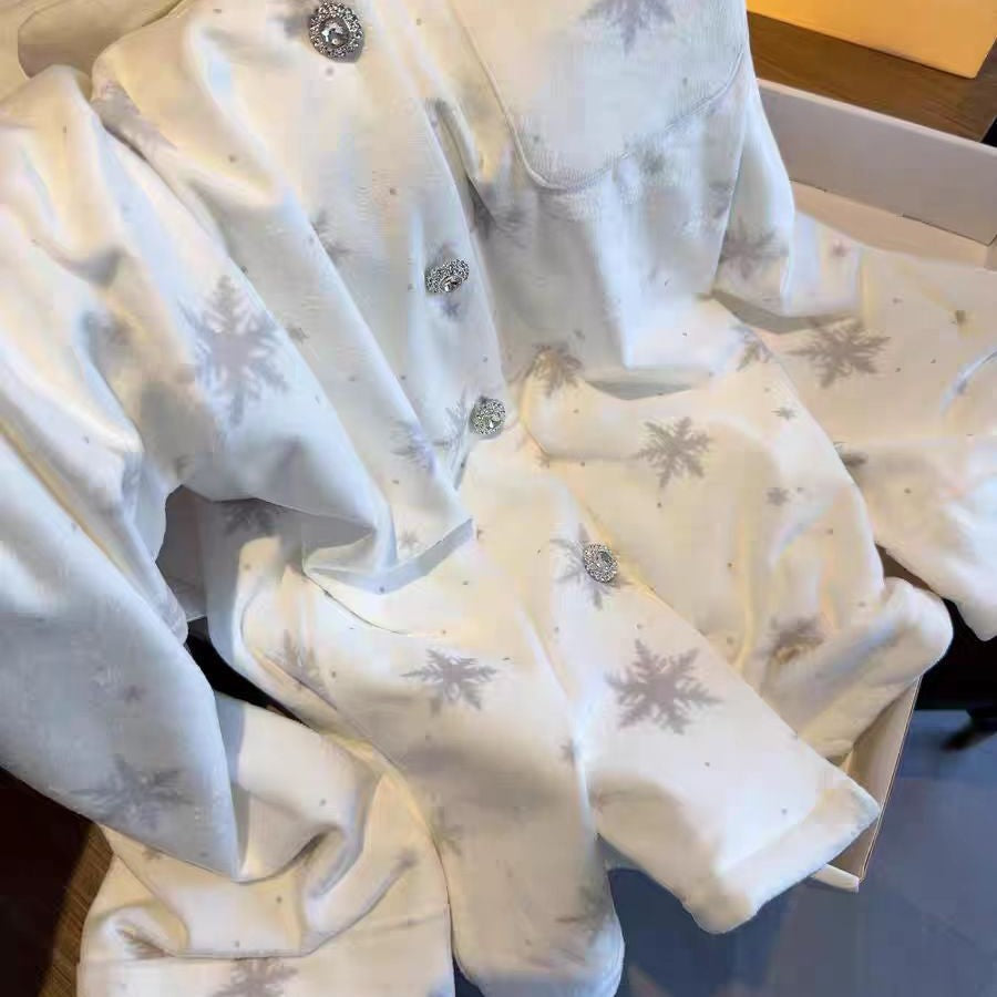 Ladies' pajama with snowflake pattern, island fleece