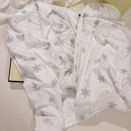 Women's pajama set made of soft fleece with snowflake pattern