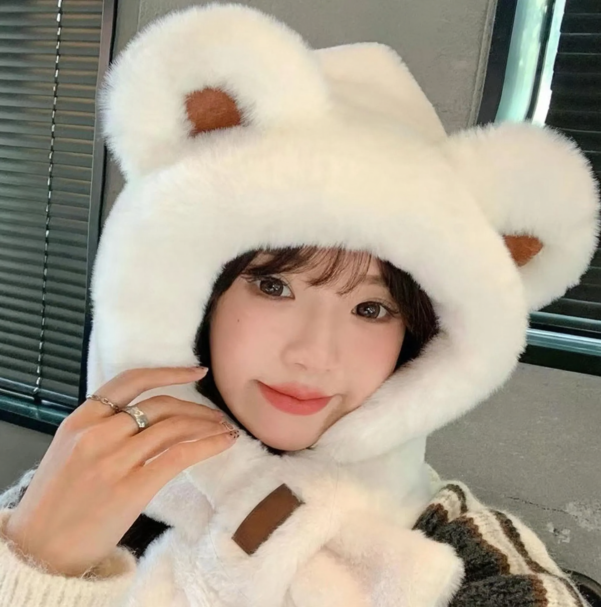 Plush hat with scarf, bear motif, lined