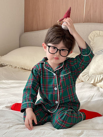 Kids' pajama set made of cotton with a check pattern