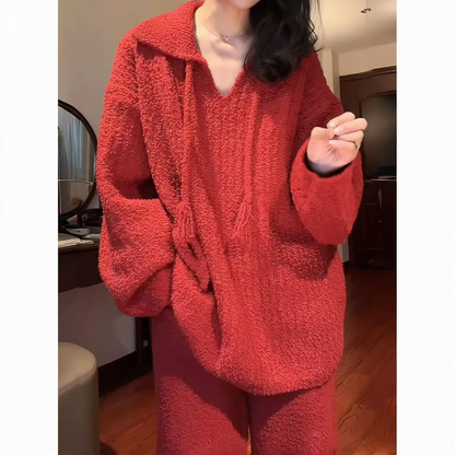 Warmer women's house suit made of plush, knit look