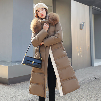 Longer, padded women's coat with faux fur collar