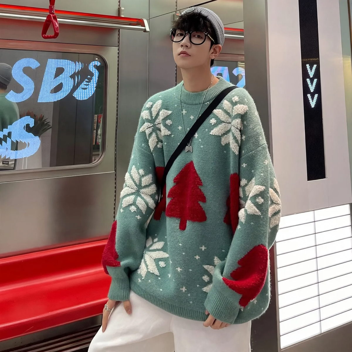Loose Christmas knit sweater with reindeer motif