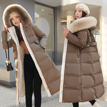 Longer, padded women's coat with faux fur collar