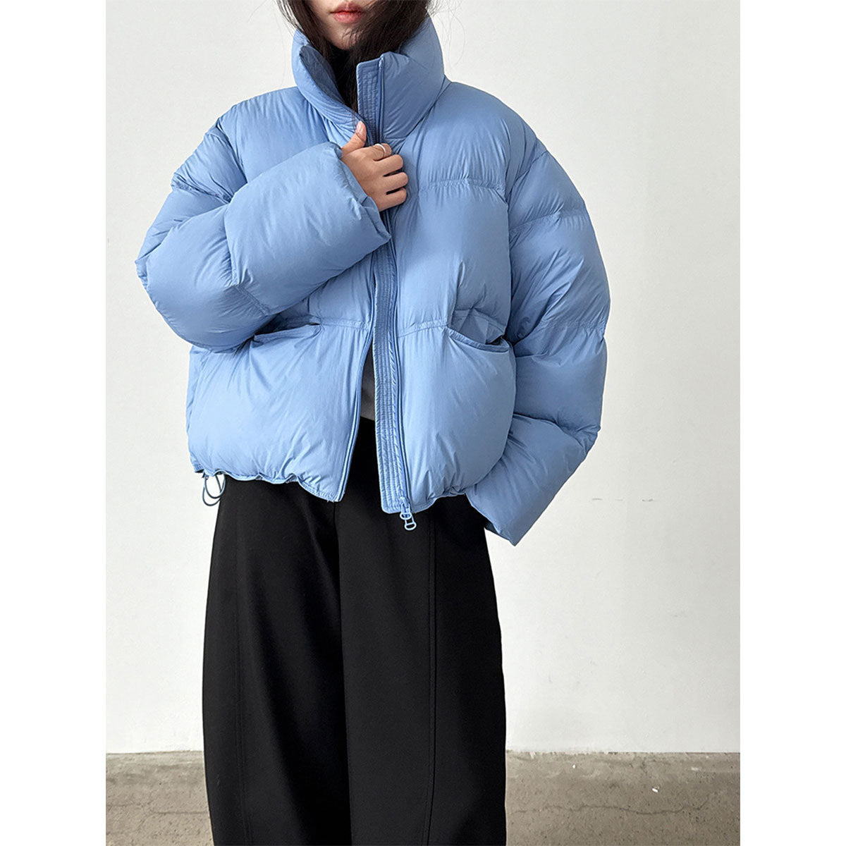 Women's down jacket with stand-up collar and white duck down filling
