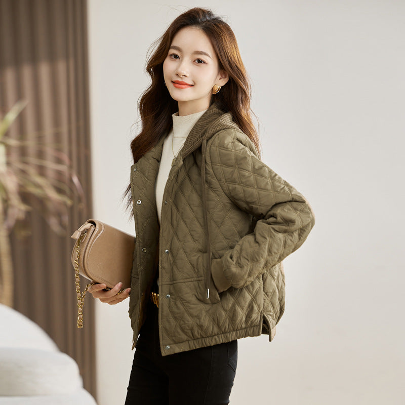 Short women's padded jacket with hood, lined