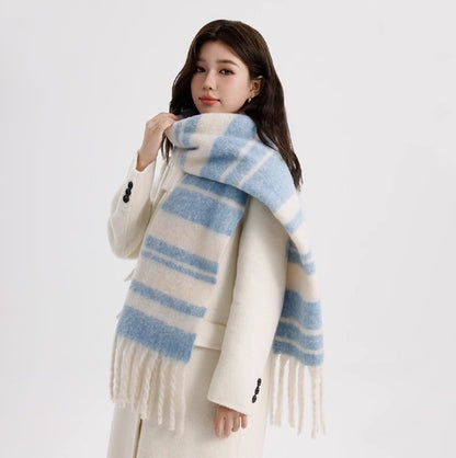 Warmer winter scarf with check pattern