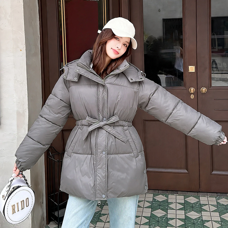 Tailored women's winter coat with padding