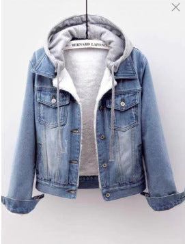 Fleece-lined women's denim jacket with fur collar, short