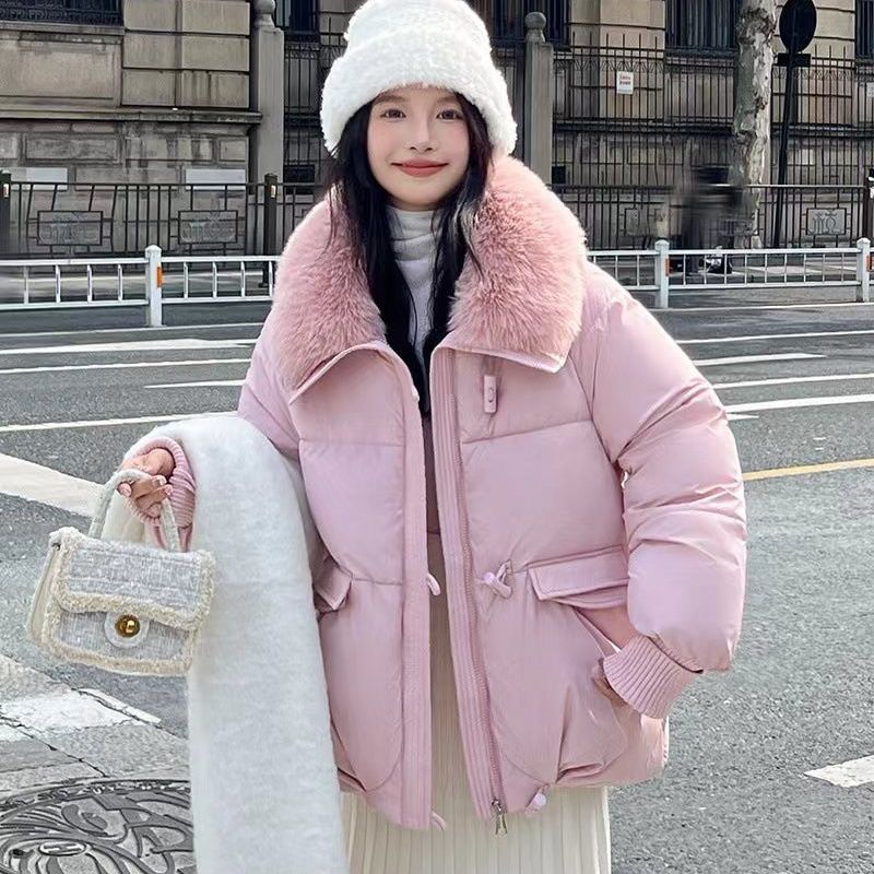 Short women's winter jacket with faux fur collar