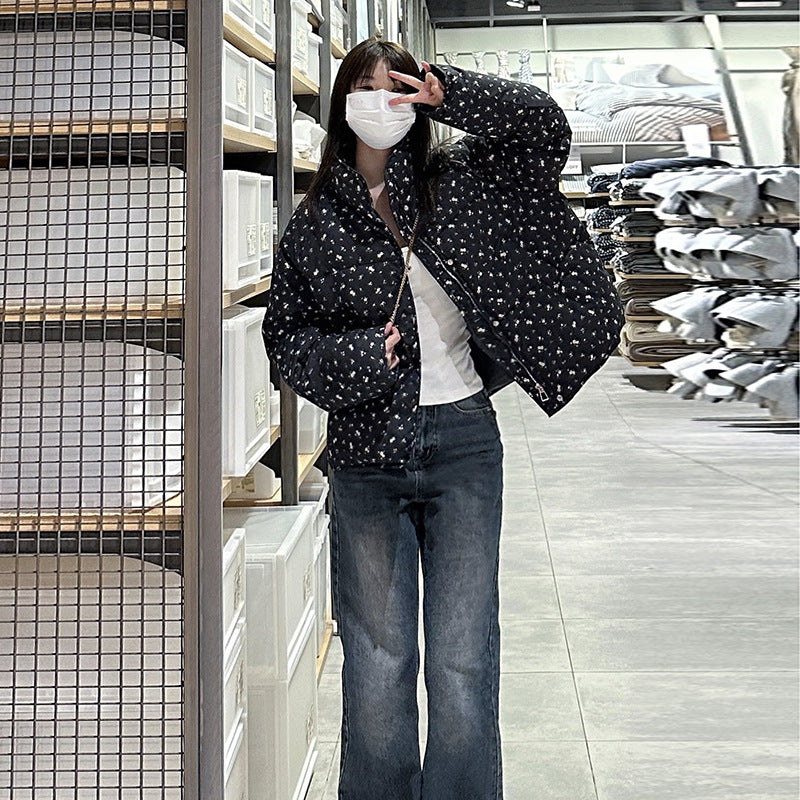 Short women's quilted jacket with stand-up collar and floral pattern