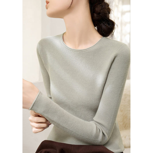 Slim fit knitted sweater with round neck