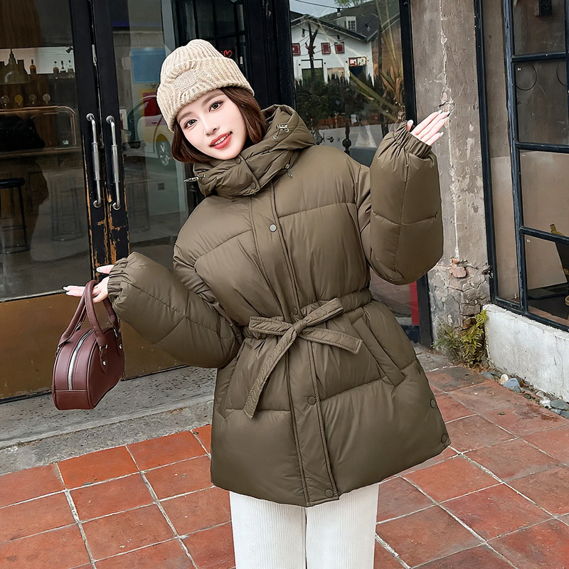 Tailored women's winter coat with padding