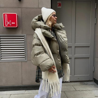 Short women's quilted jacket with hood