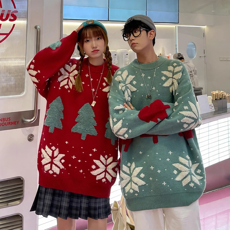 Loose Christmas knit sweater with reindeer motif