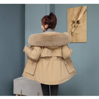 Loose women's parka with faux fur collar