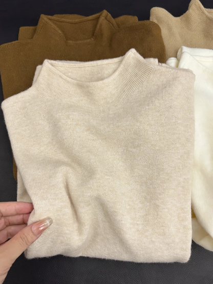 Elegant women's knit sweater with half collar