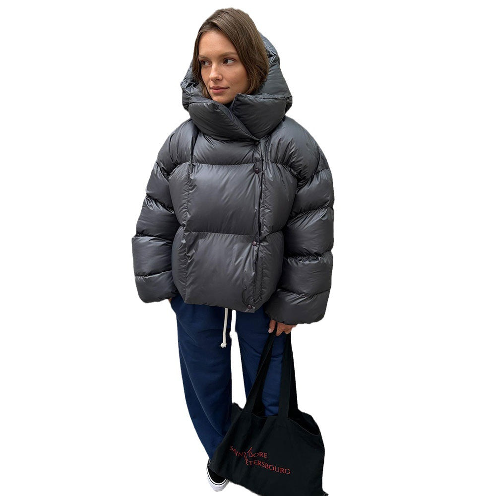 Short women's quilted jacket with hood