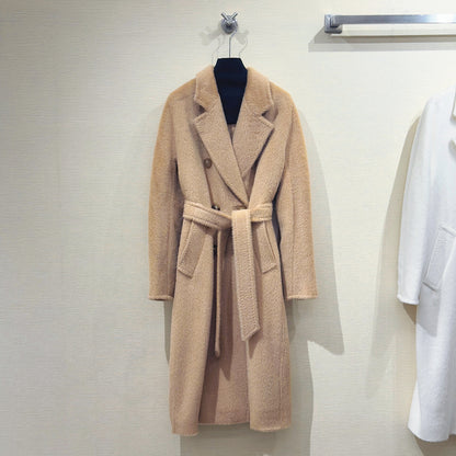 Long women's coat made of alpaca wool, handcrafted