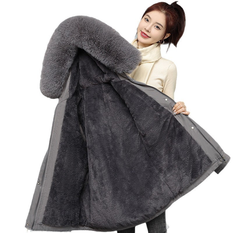 Loose women's parka with faux fur collar