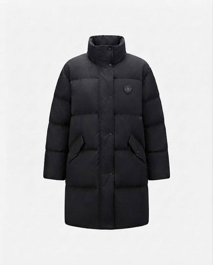 Women's long thermal quilted coat in oversized fit with rounded hem, college logo, and large flap pockets