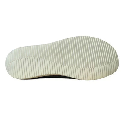 LIGHT COMFORTABLE SLIP-ON SHOES