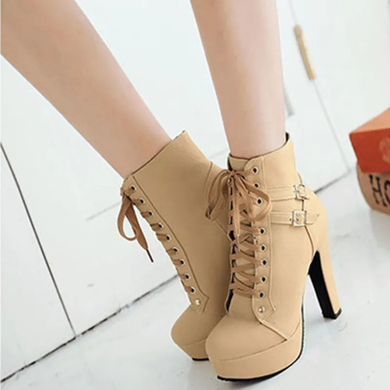 EVA-US | Lace-up boots with belt buckle