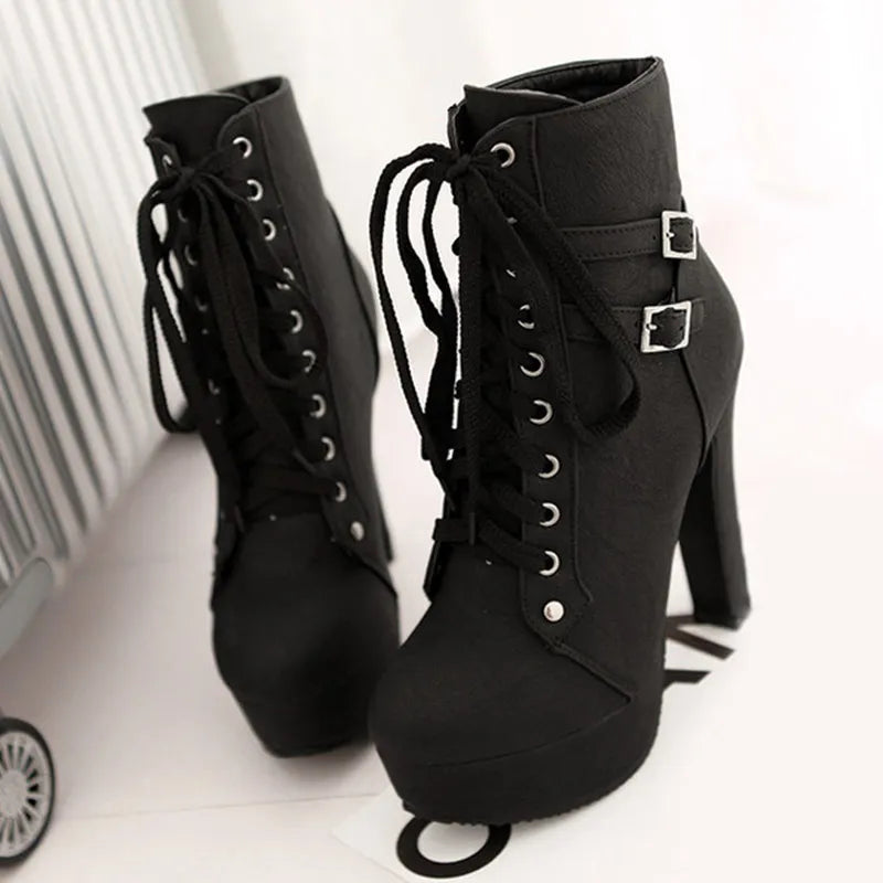 EVA-US | Lace-up boots with belt buckle