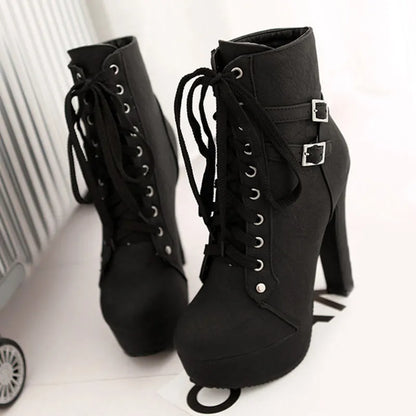 EVA-US | Lace-up boots with belt buckle