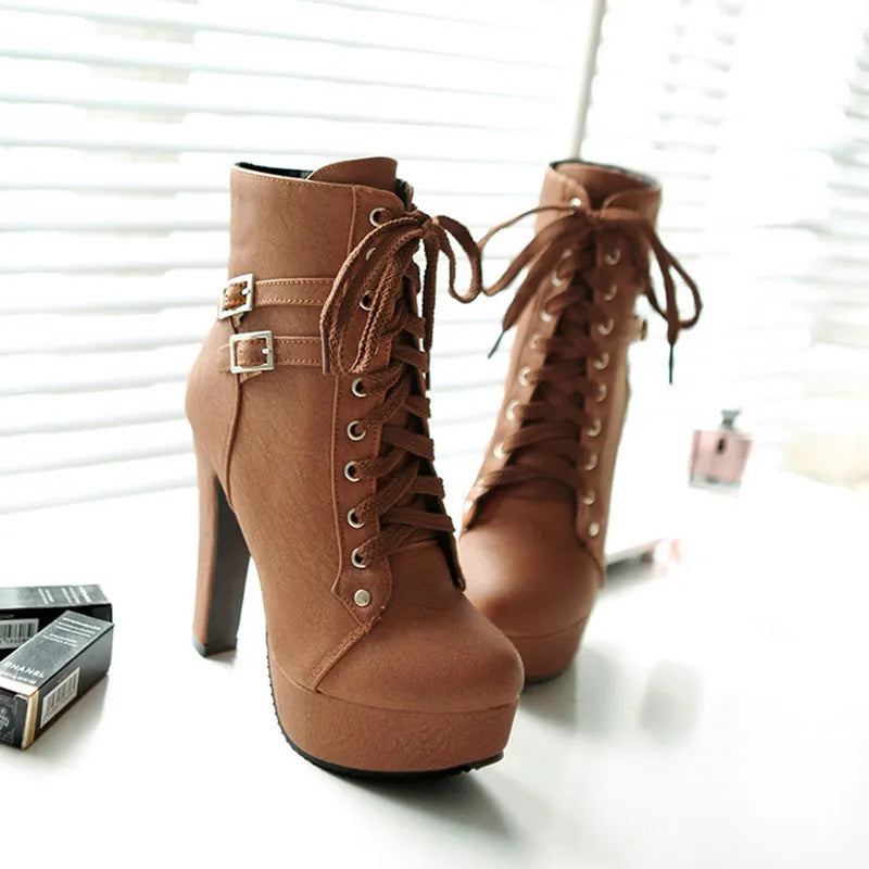 EVA-US | Lace-up boots with belt buckle