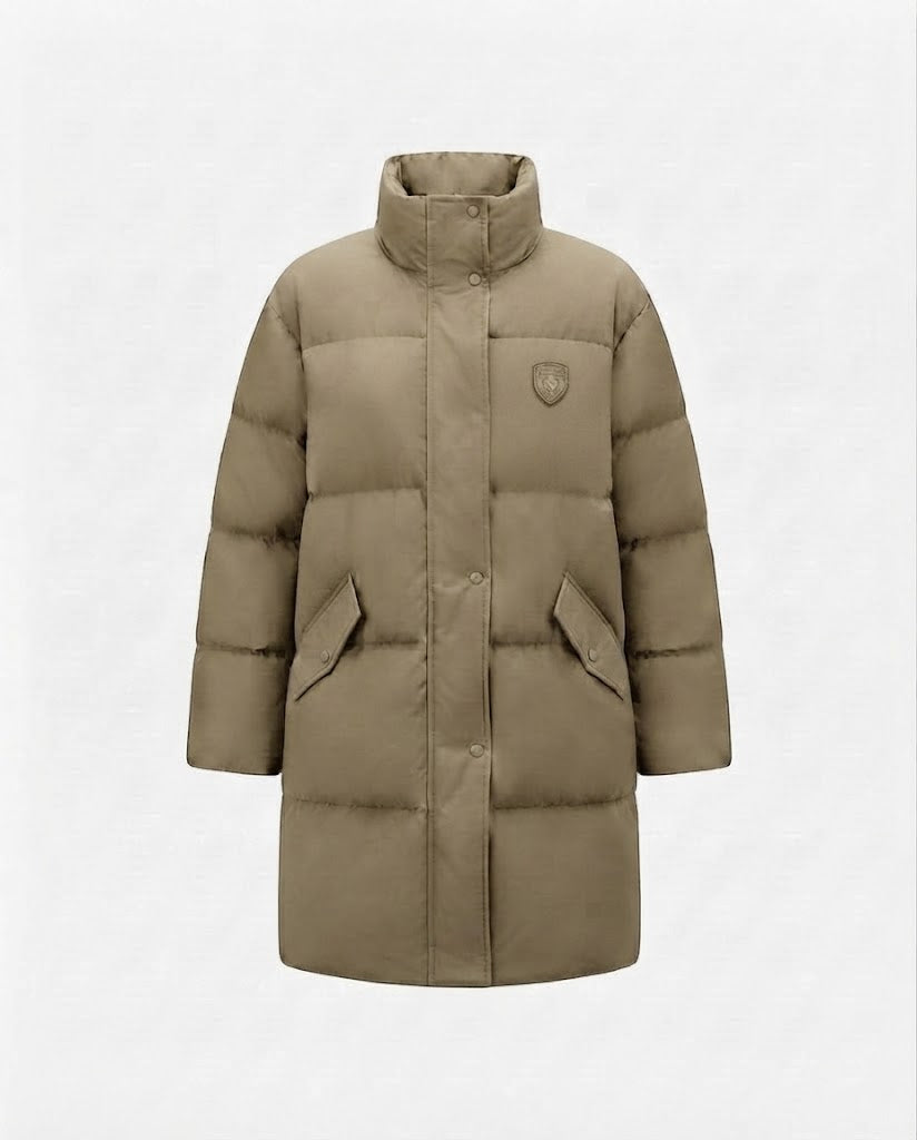 Women's long thermal quilted coat in oversized fit with rounded hem, college logo, and large flap pockets