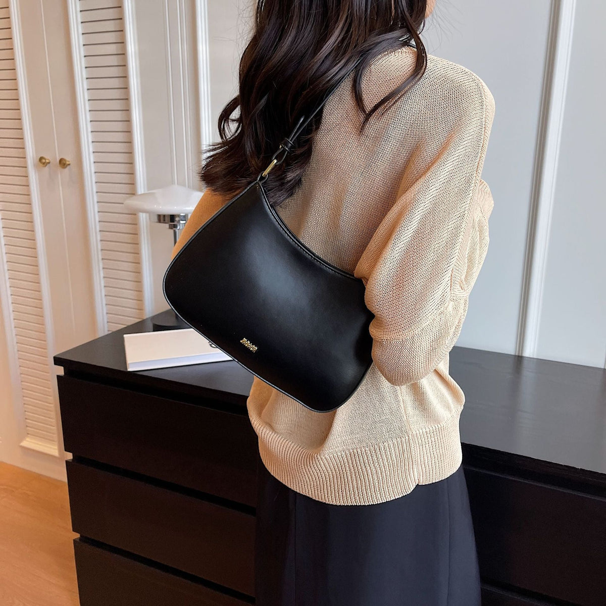 EVA-US | Stylish small handbag – For fashion lovers