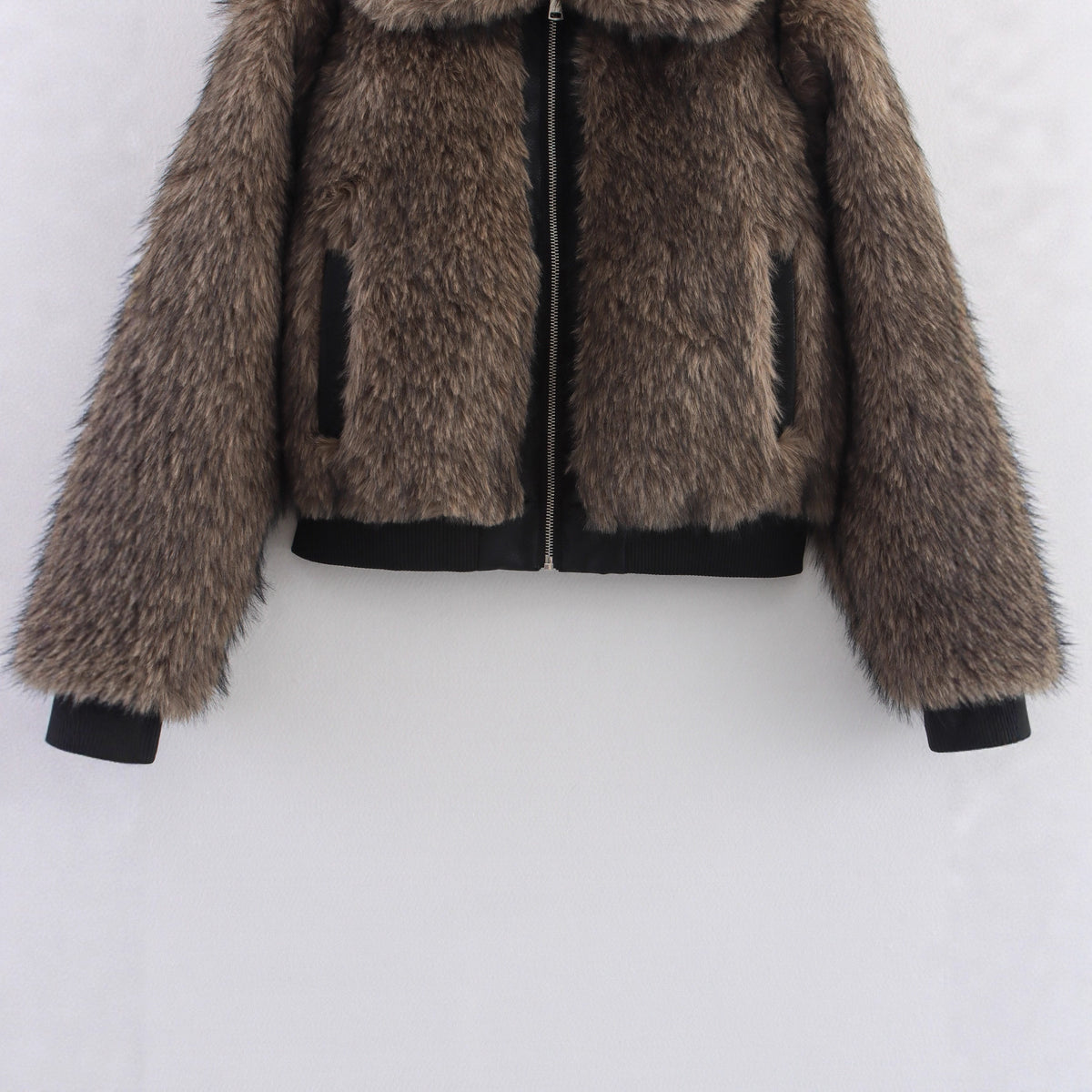 Women's short-cut faux fur bomber jacket with zipper and ribbed cuffs EVA-US