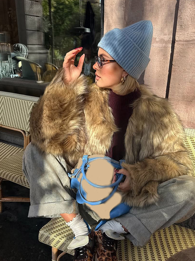 Women's short faux fur jacket with oversized sleeves and plush collar EVA-US