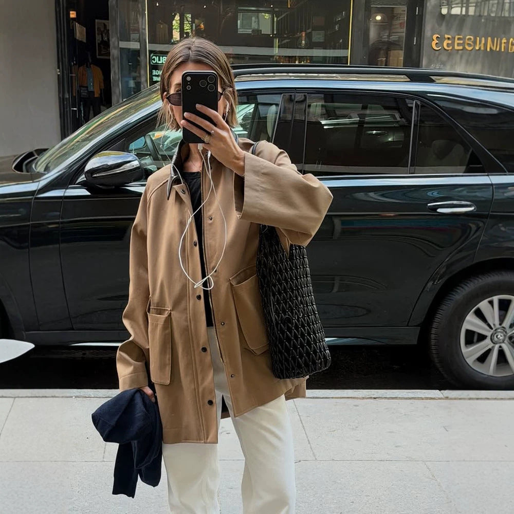 Women Oversize utilitarian jacket with large flap pockets and contrast collar EVA-US