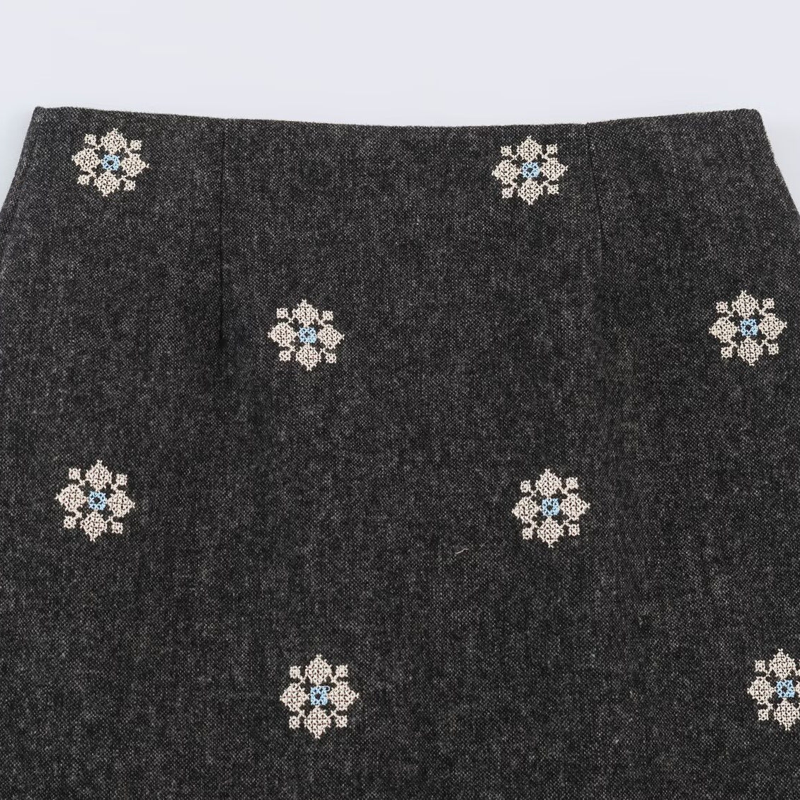 Women's wool blend pencil skirt with embroidered floral motifs and central slit EVA-US