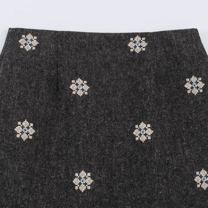 Women's wool blend pencil skirt with embroidered floral motifs and central slit EVA-US