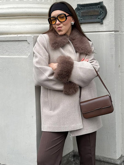Women's elegant short coat made of wool blend with detachable woven fur collar and concealed two-way zipper EVA-US