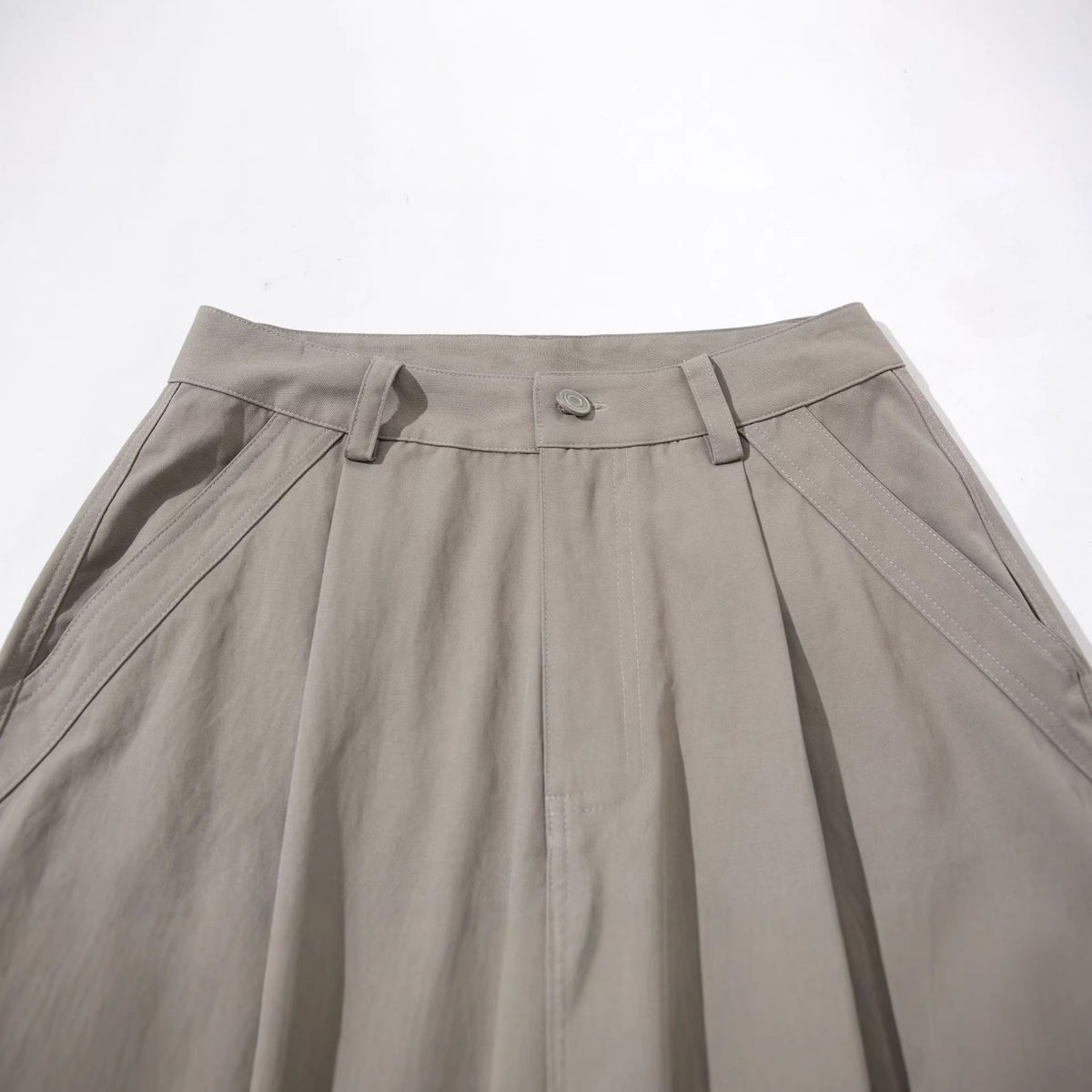 Women's Cropped Cargo Culotte with High Waist and Applied Flap Pockets EVA-US