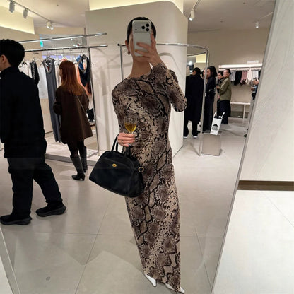 Women's Figure-Hugging Midi Dress with Snake Print, Tailored Draping and Long Sleeve Cut EVA-US