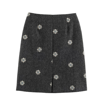 Women's wool blend pencil skirt with embroidered floral motifs and central slit EVA-US